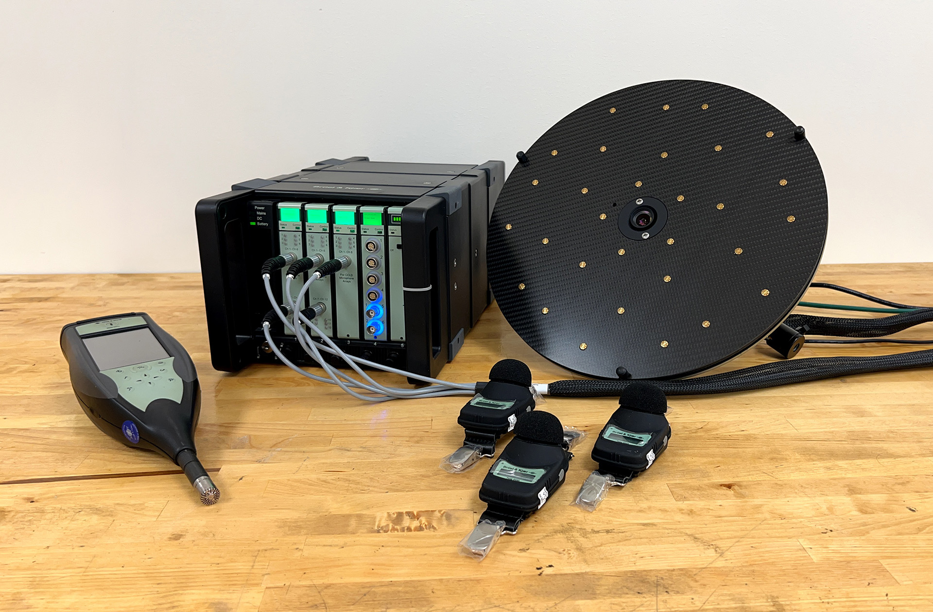 Br&uuml;el & Kj&aelig;r sound intensity probe and sound camera on a table.